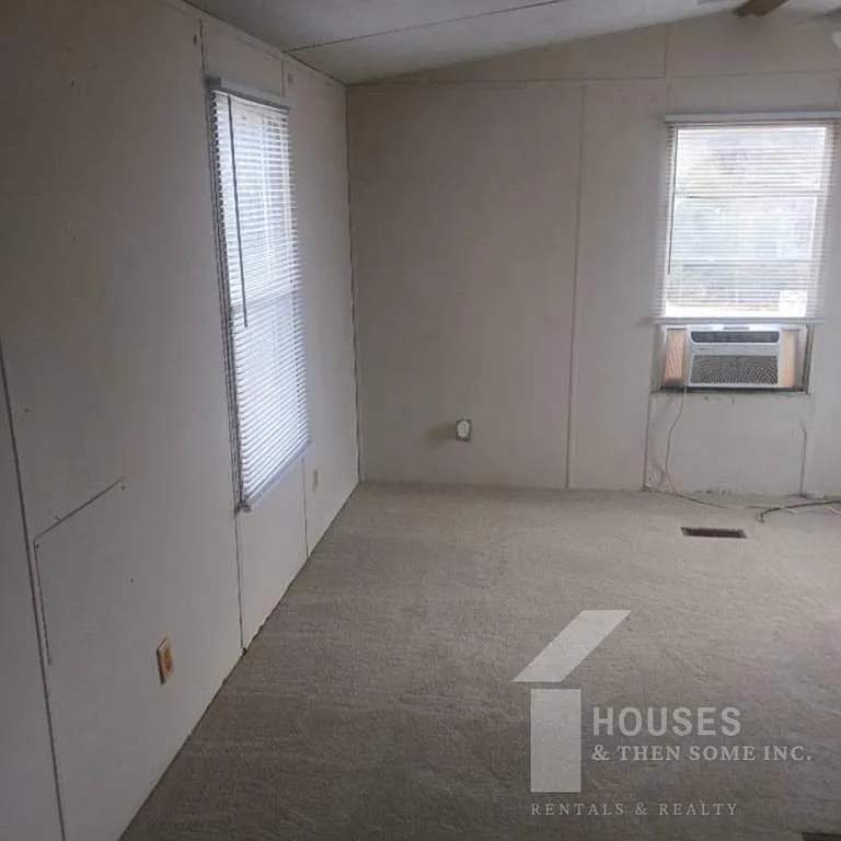 109 Smiley Dr — Photo 4