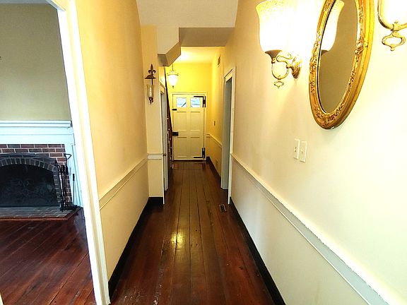 4th image of 30 Cornhill St