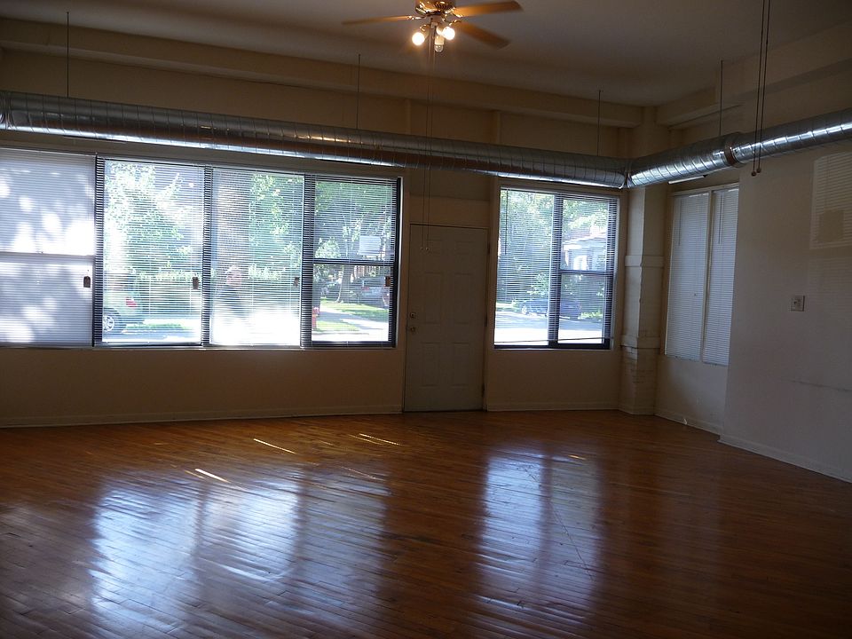 1st image of 925 N Leavitt St #1