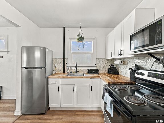 3rd image of 1116 12th Street E