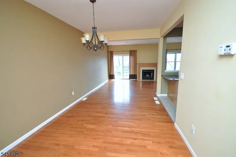 3 bed, 2.5 bath, $3,700 — Photo 2