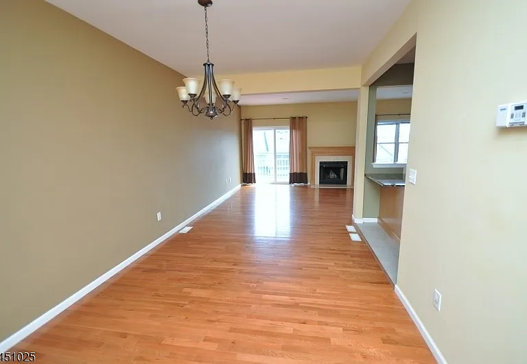 370 Summerhill Dr — Photo 3