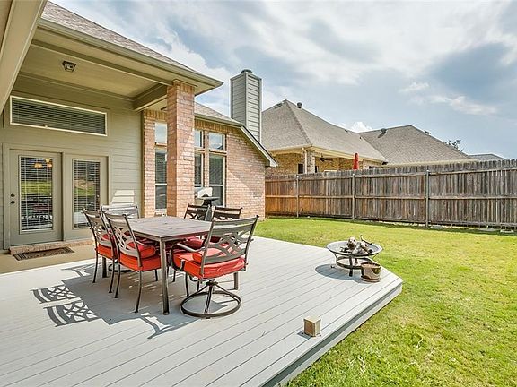 5th image of 212 Castle Hill Dr