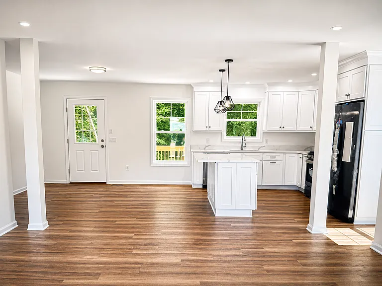 22 Infield St — Photo 6