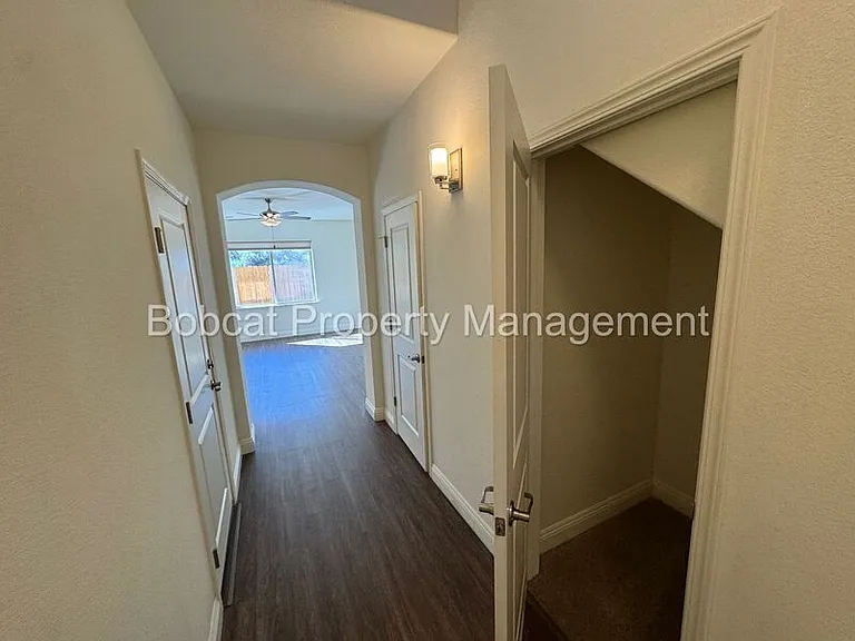 1226 Saltern Dr — Photo 4