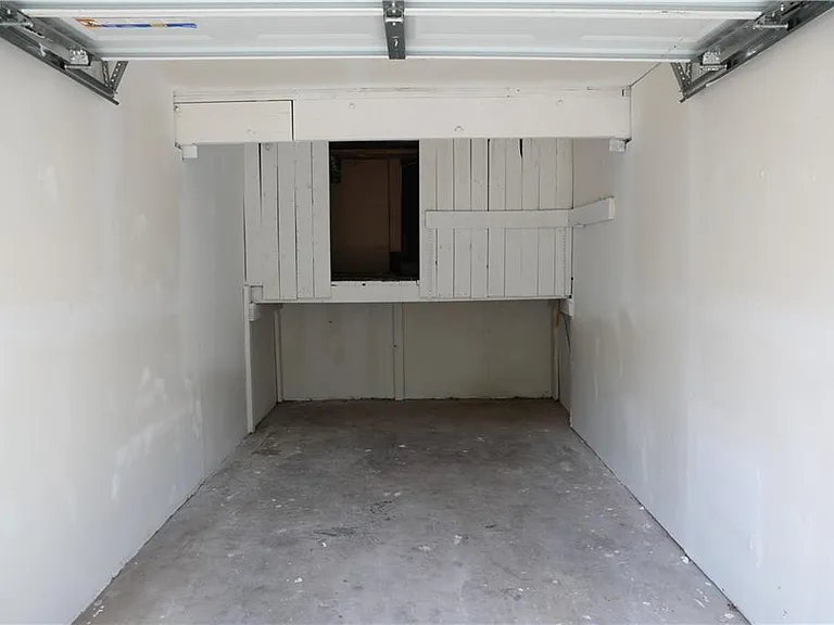1321 Surrey Ln SW — Photo 19