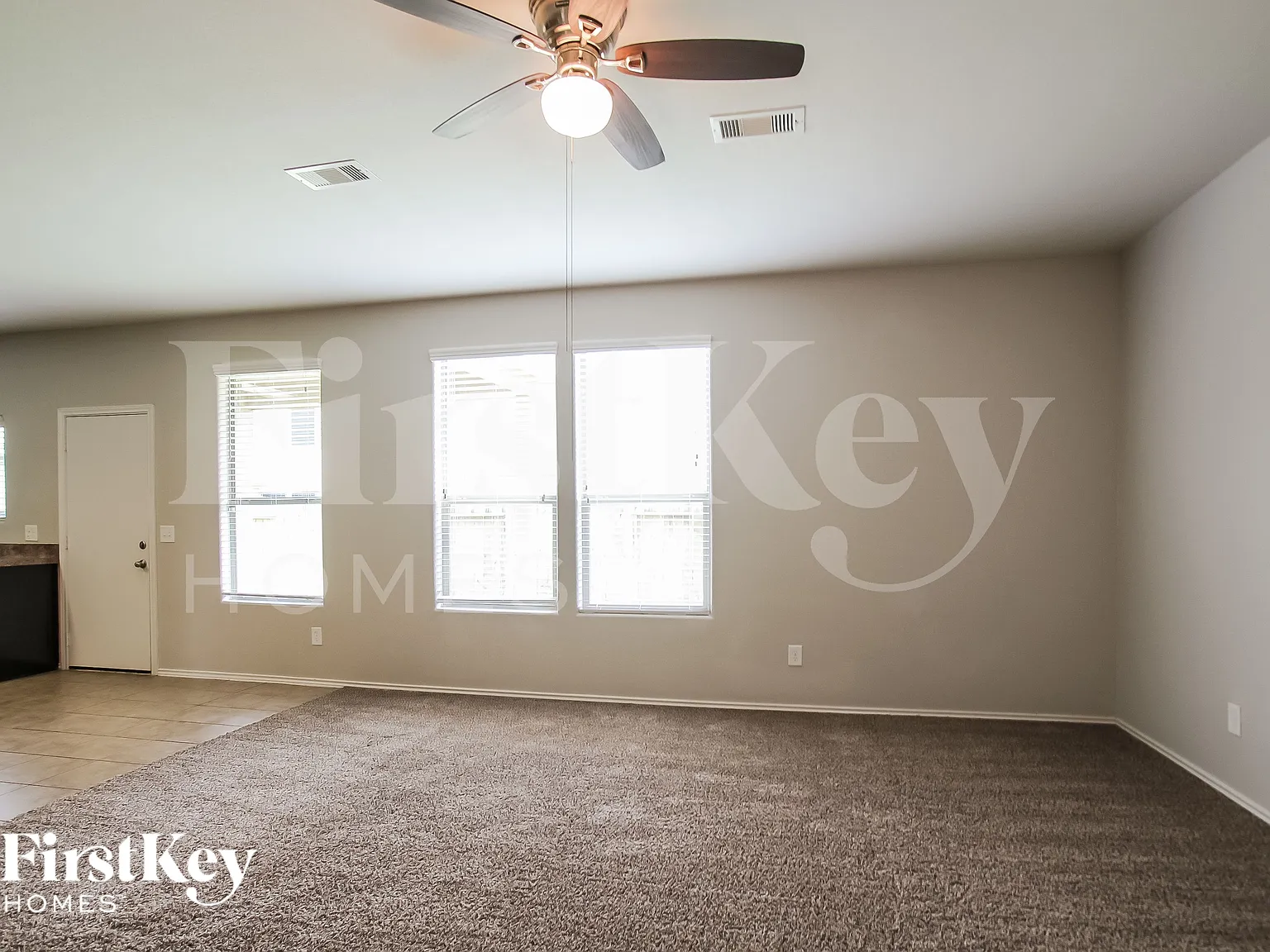 3 bed, 2.5 bath, 2432 sqft, $2,080 — Photo 3