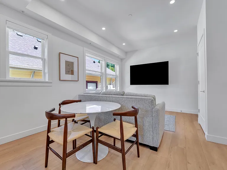 957 Nicola St #202 — Photo 24