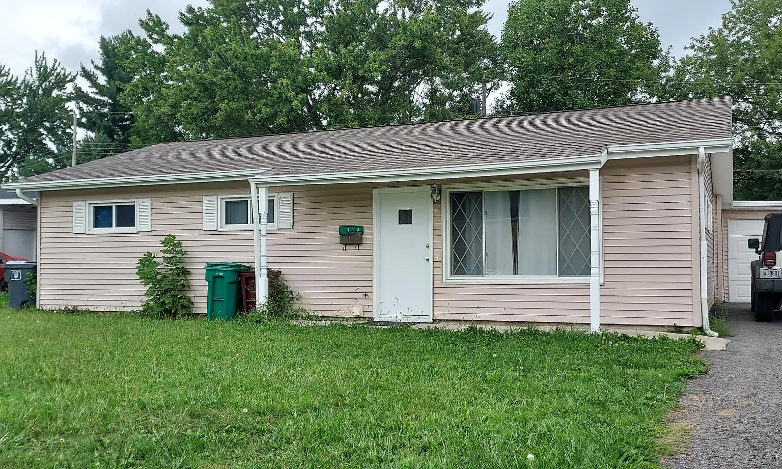 4 bed, 1272 sqft, $365 — Photo 1