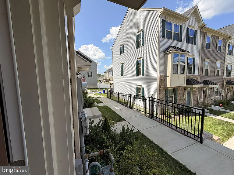 9827 Posterity Ln — Photo 23