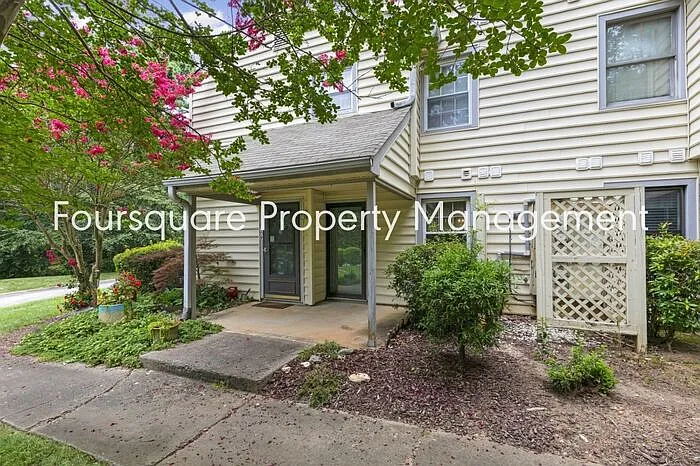 110 Oak Hollow Ct #110 — Photo 4