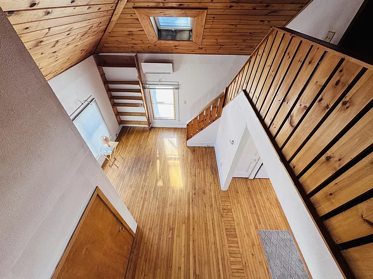 240 Pine St — Photo 10