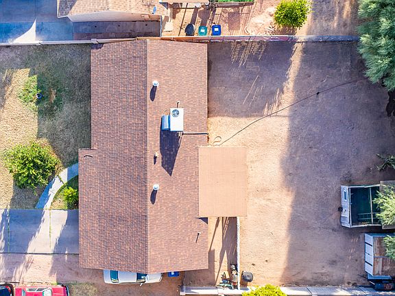 3rd image of 7922 E Gale Ave