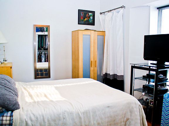 3rd image of 1047 W Leland Ave APT 2W