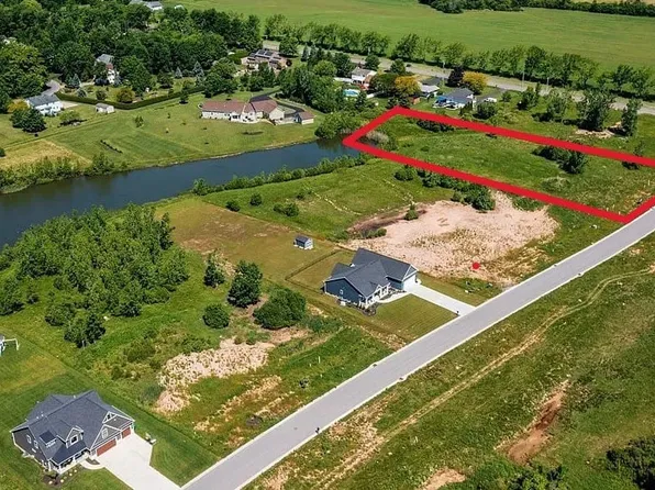 7309 Woodhaven Dr, Lockport, NY 14094