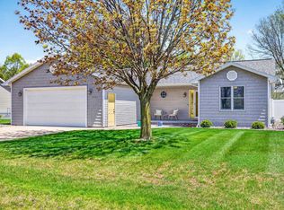 N9168 Cherrymeadow Dr, Appleton, WI 54915