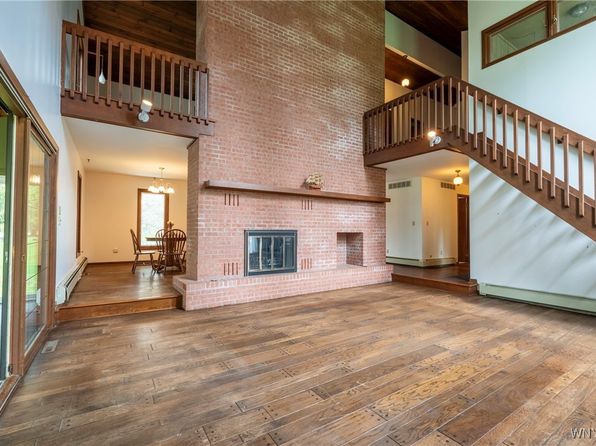 345 Allendale Rd, West Seneca, NY 14224