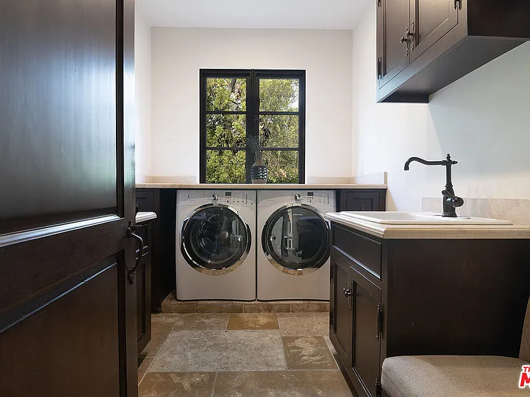 1221 Minorca Dr — Photo 38