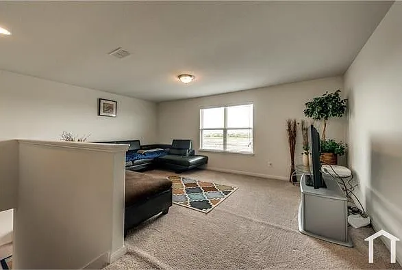 5 bed, 2724 sqft, $3,000 — Photo 4