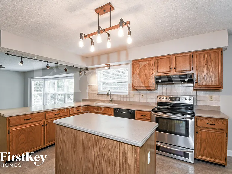 115 Gunston Hall Dr — Photo 5