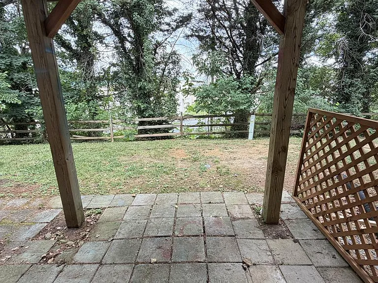 218 Tudor Dr — Photo 41