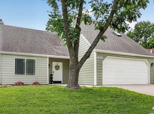 228 Deerfield Ln, Lawrence, KS 66049