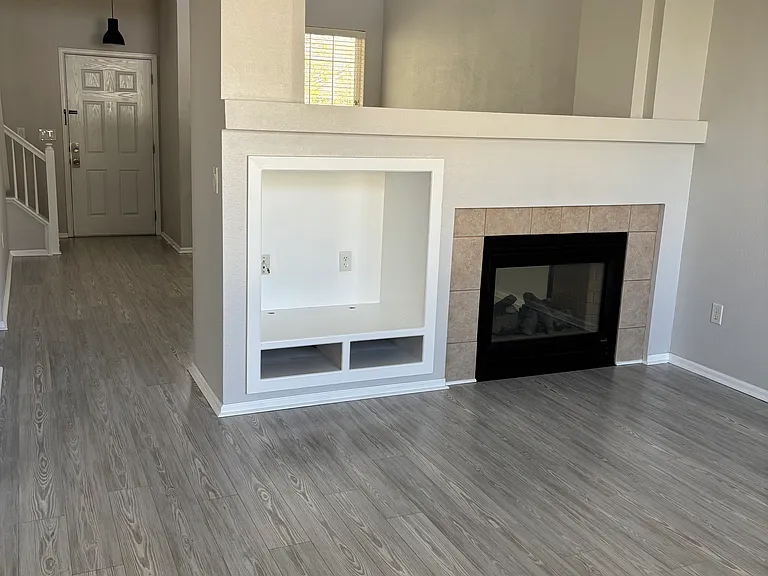 19443 E 59th Ave — Photo 2