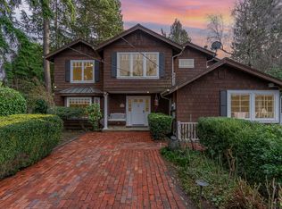 9033 NE 32nd St, Yarrow Pt, WA 98004