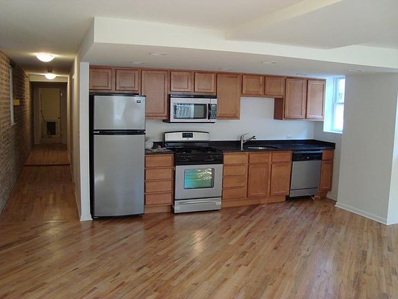 4th image of 2513 N Southport Ave #A