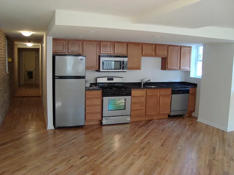2513 N Southport Ave #A — Photo 4