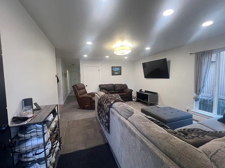 820 E 100 N — Photo 2