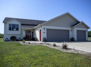 5415 Prairewood Dr, Bismarck, ND 58504
