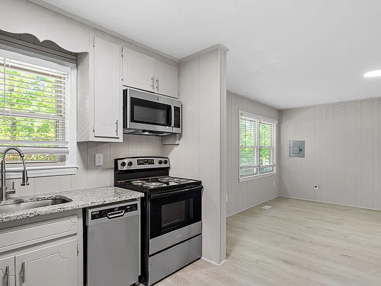 936 Morreene Rd — Photo 34