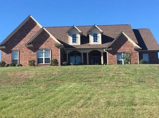 20 Meadows Rd, Texarkana, AR 71854