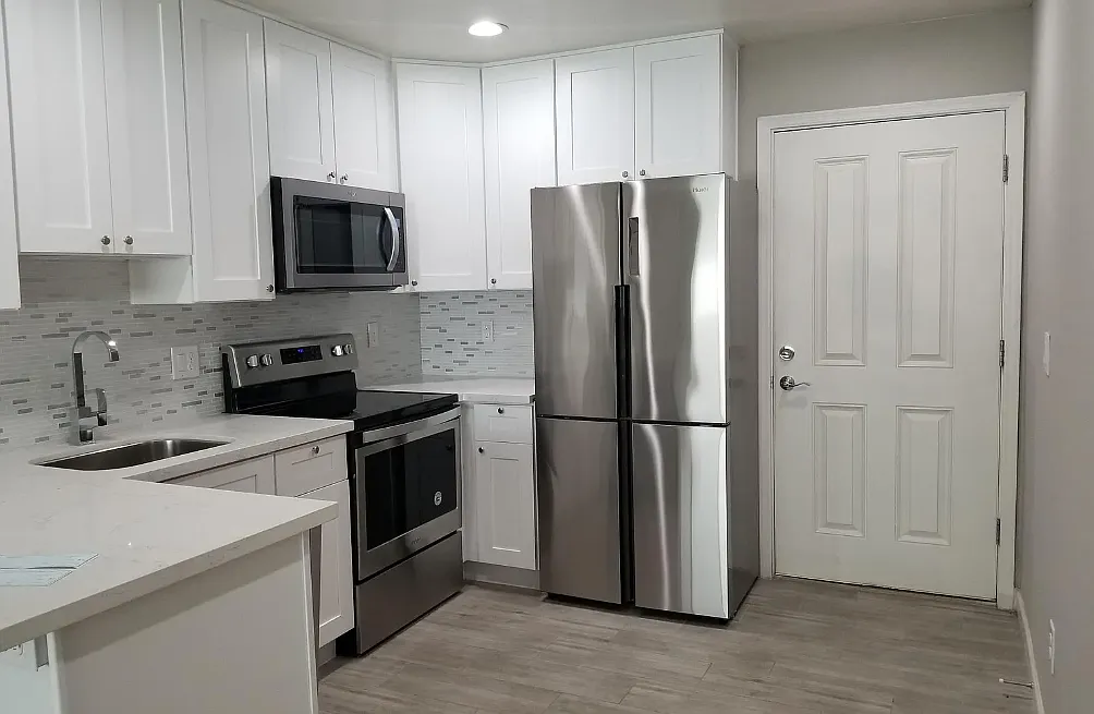 Roma Village Apartments — Photo 2