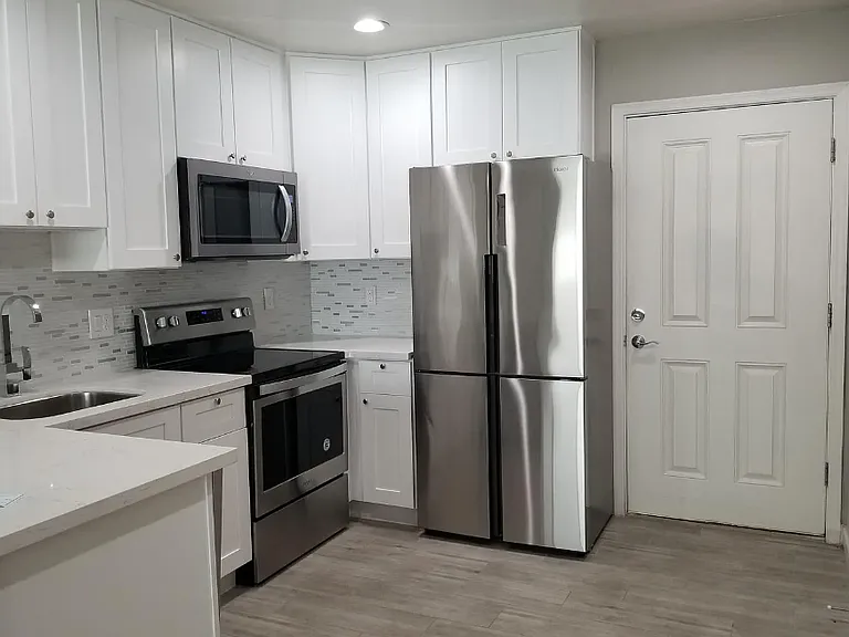 Roma Village Apartments — Photo 3