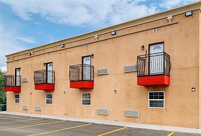 1st image of 416 Yale Blvd SE #10