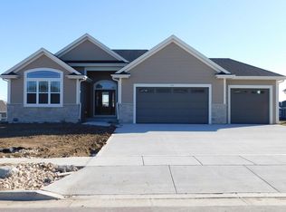 828 Kohlwey Dr, Grafton, WI 53024