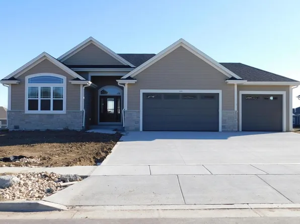 828 Kohlwey DRIVE, Grafton, WI 53024