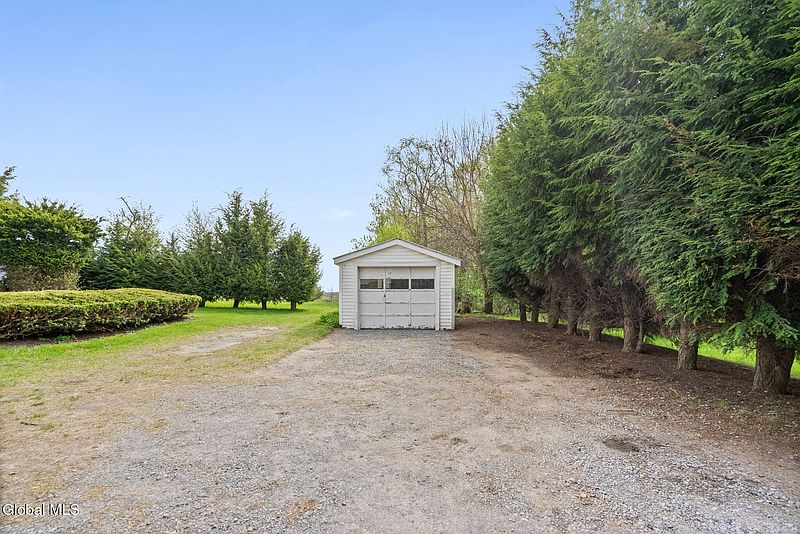 4th image of 926 Saratoga Road