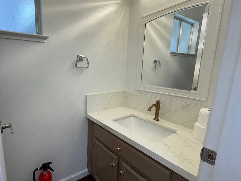 1646 Bayridge Way — Photo 9
