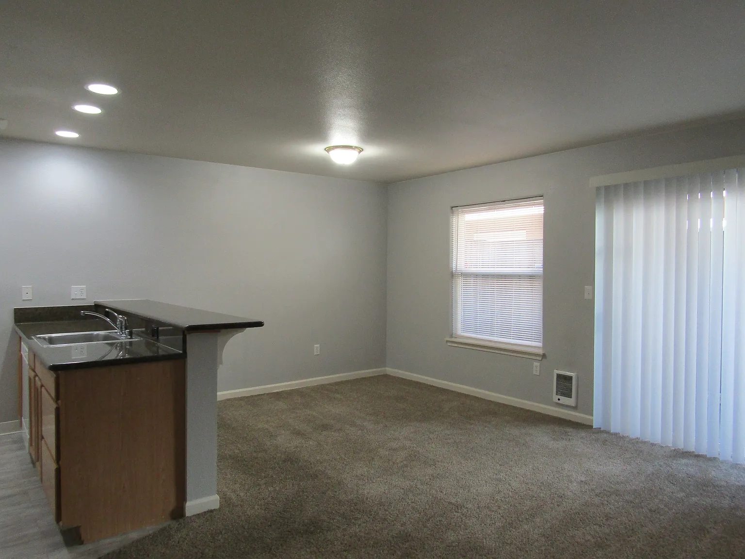 3 bed, 2.5 bath, 1278 sqft, $2,395 — Photo 3