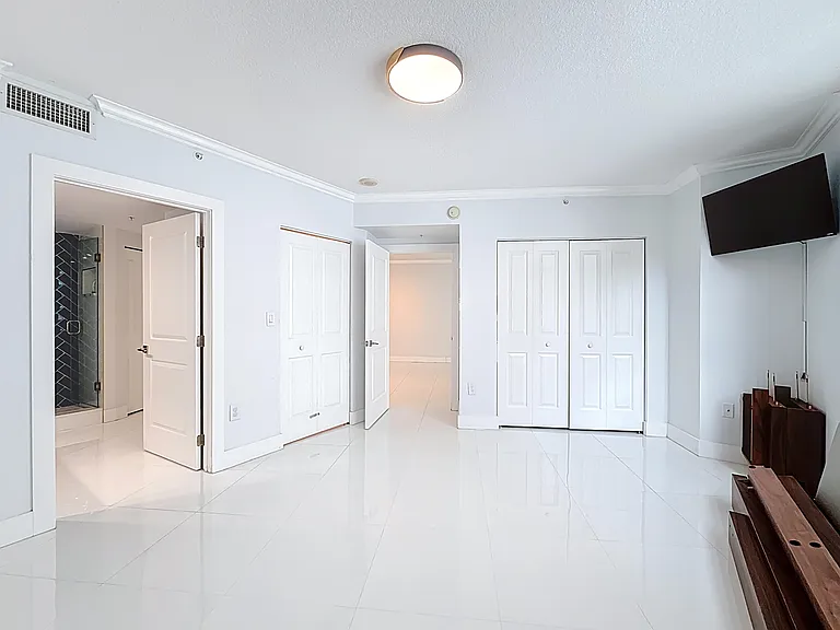 347 N New River Dr E #706 — Photo 22