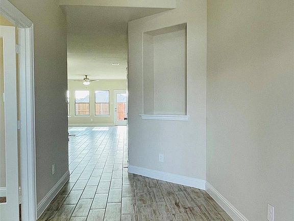 2nd image of 517 Redbud Dr