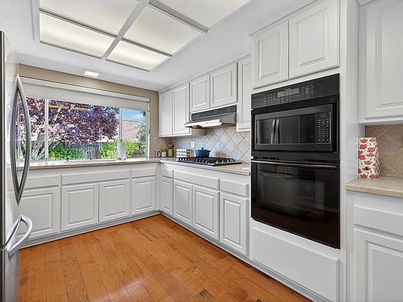 5th image of 318 Miramonte Place