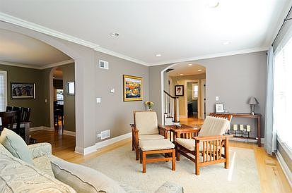 3rd image of 914 N Patton Ave