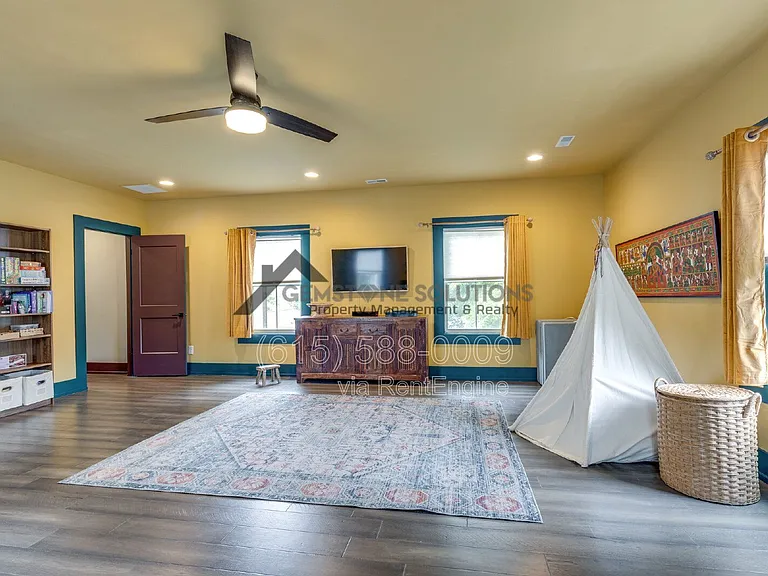 704 W End Cir — Photo 41