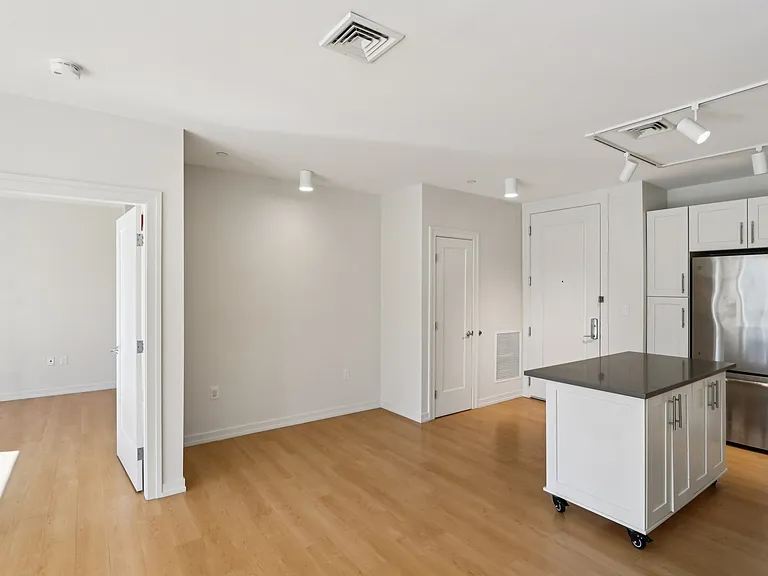 Park77 Apartments — Photo 37