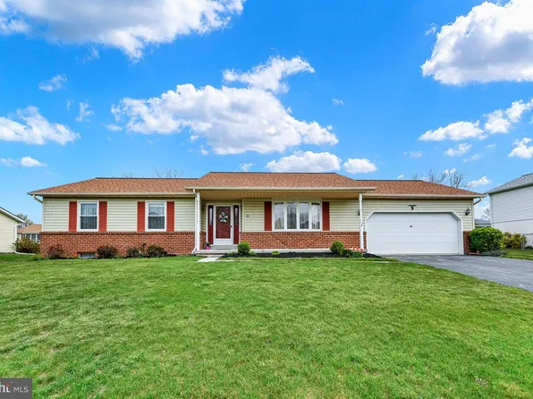 23 Blue Spruce Dr, Hanover, PA 17331