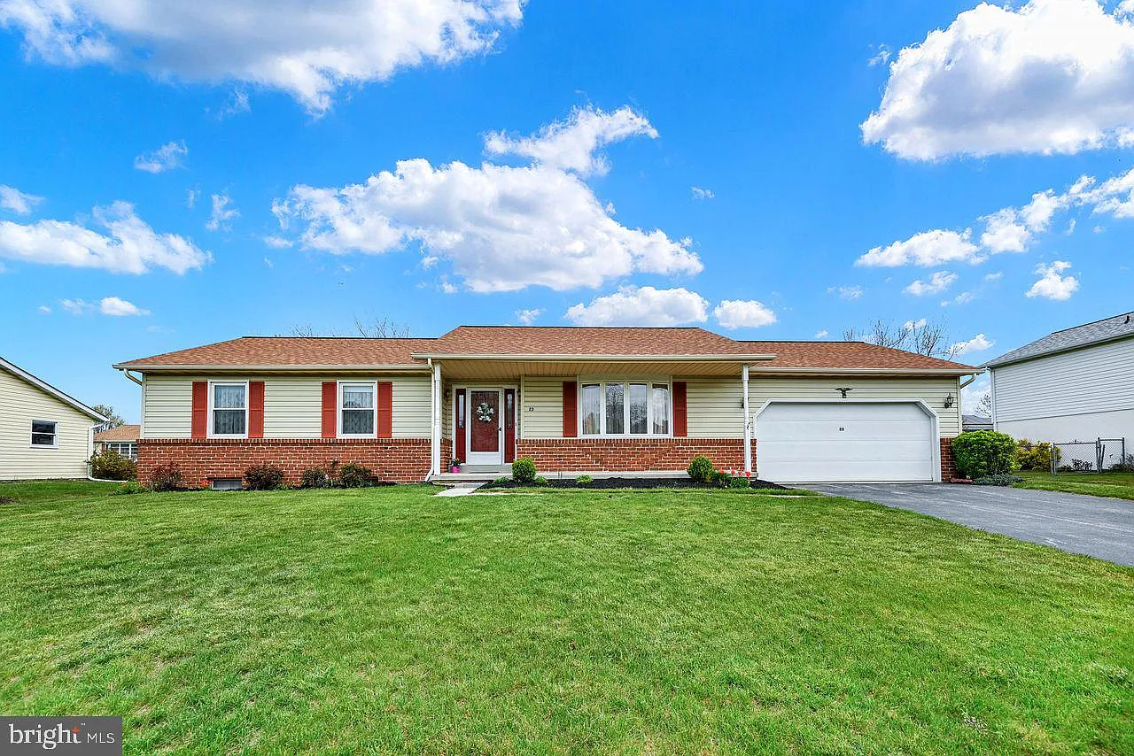 23 Blue Spruce Dr photo 1